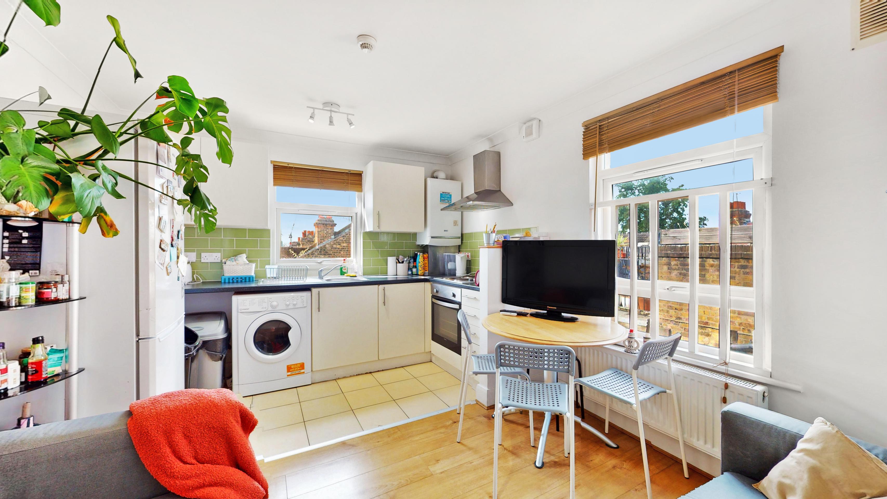 			3 Bedroom, 1 bath, 1 reception Flat			 Willesden Lane, Kilburn NW6